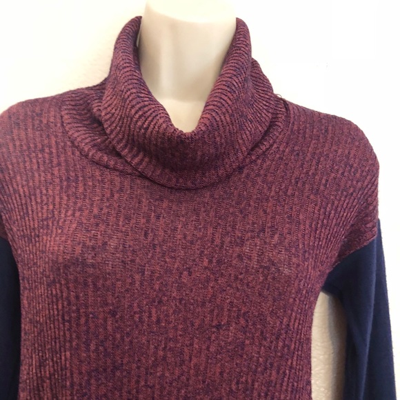 Design Lab Lord & Taylor Lightweight Sweater. - Picture 2 of 5